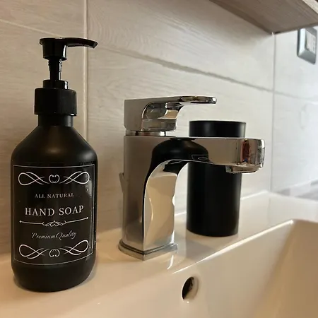 Monte Urpinu Modern Flat カリアリ